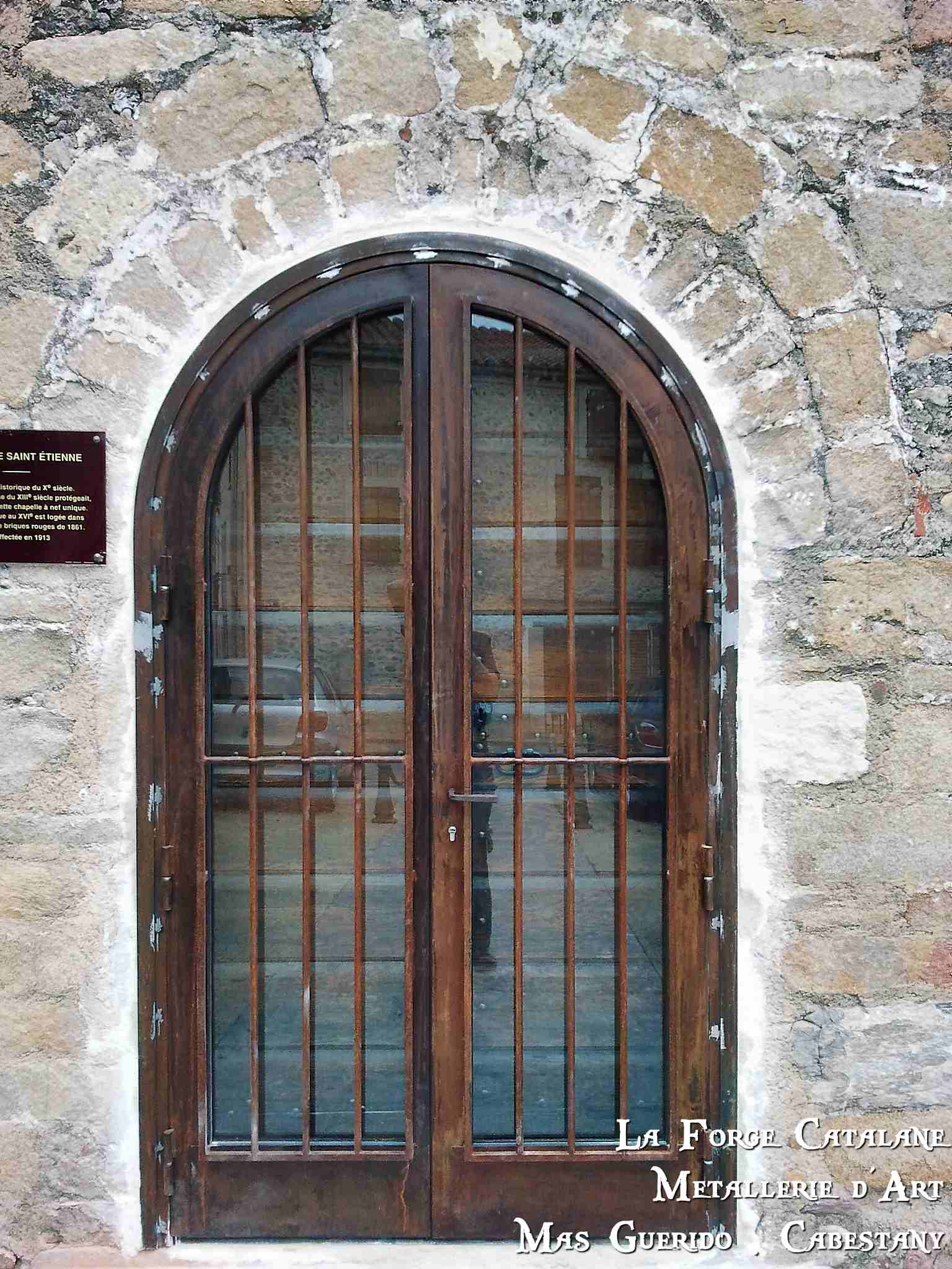grille articulee entree eglise saleilles 2 forge catalane.jpg